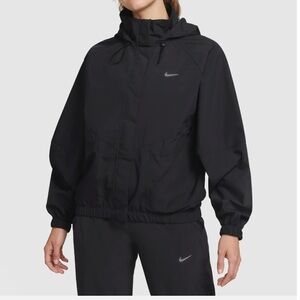 Nike Storm Fit Active Wear  Sz M 8-10 Women’s Performance Jacket